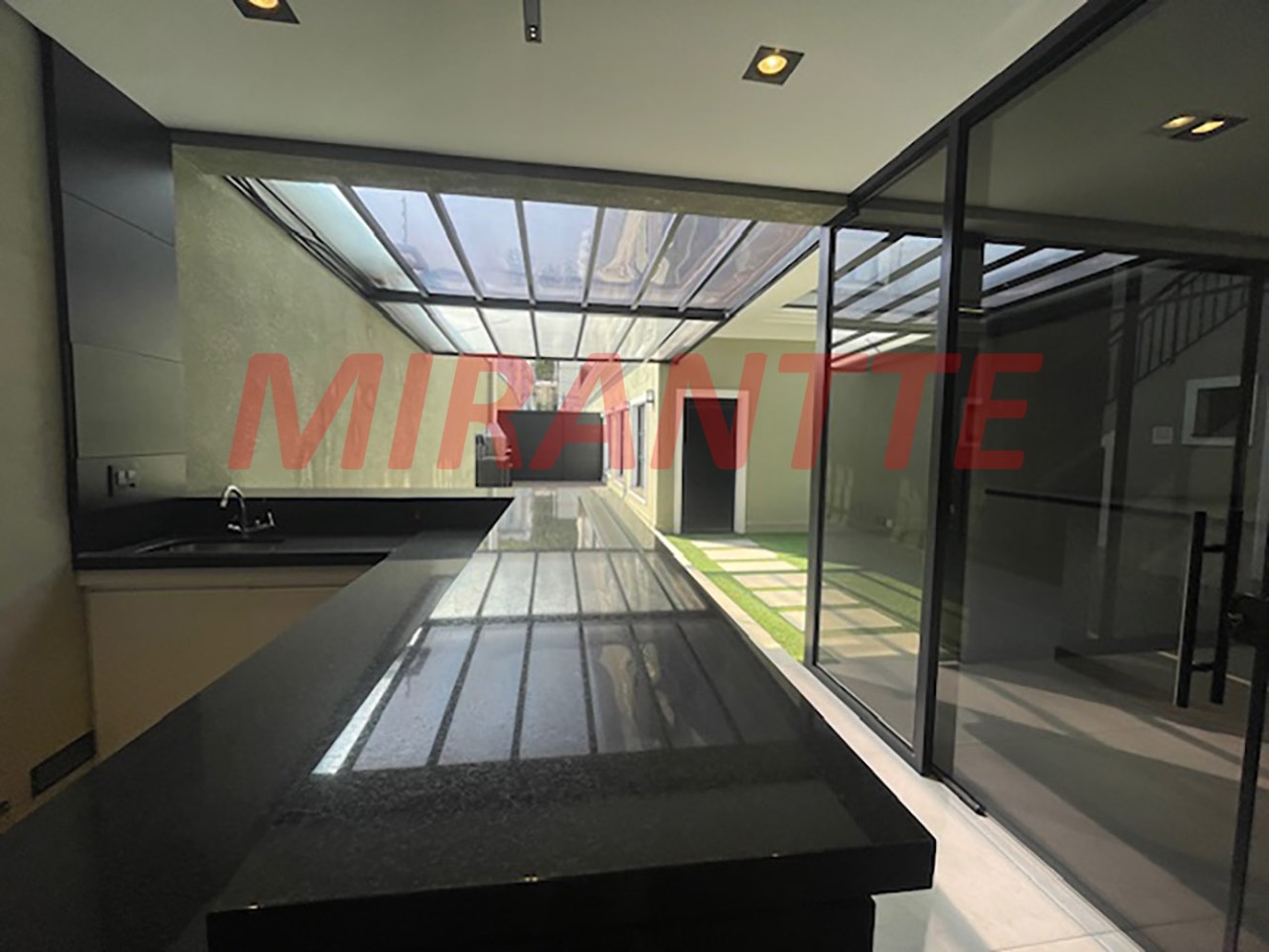 Comercial de 200m² em Santana