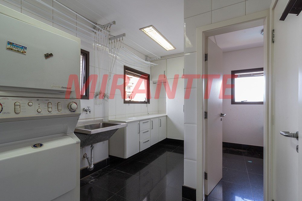 Apartamento de 286m² com 4 quartos em Água Fria