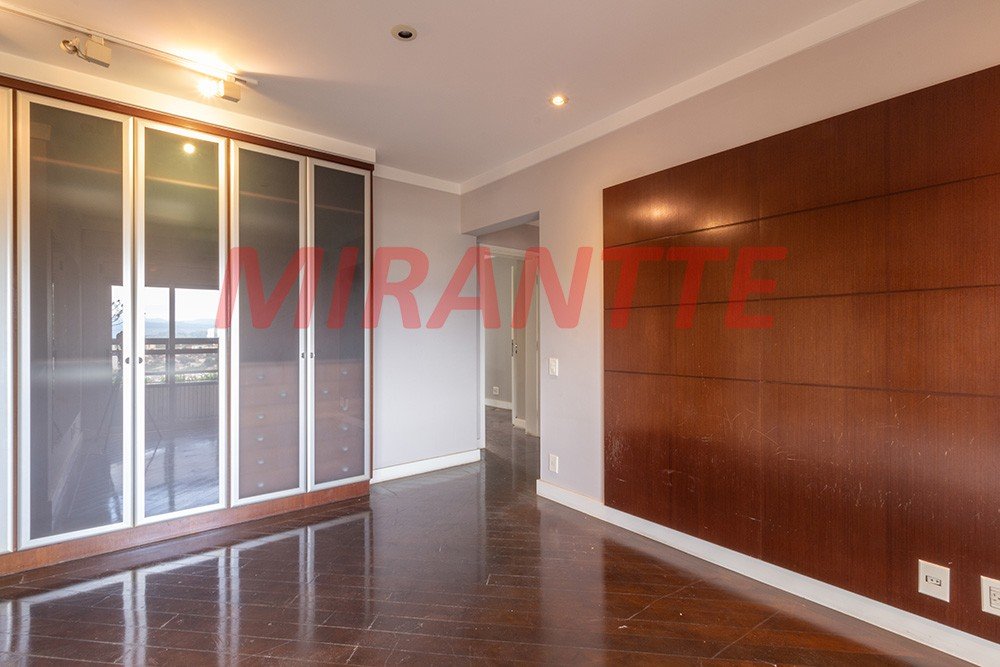 Apartamento de 286m² com 4 quartos em Água Fria