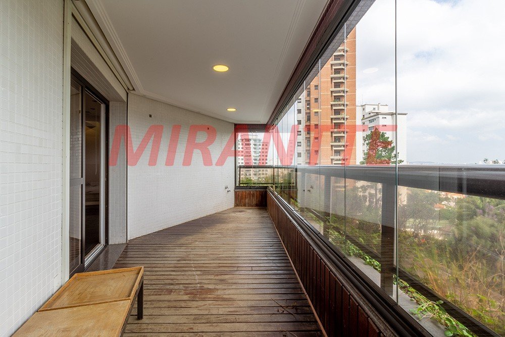 Apartamento de 286m² com 4 quartos em Água Fria