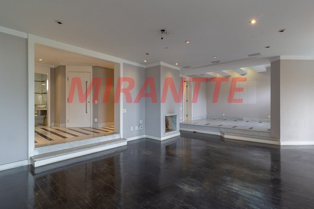 Apartamento de 286m² com 4 quartos em Água Fria