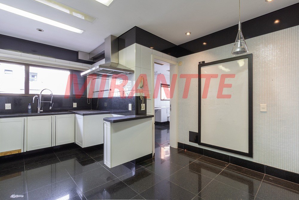 Apartamento de 286m² com 4 quartos em Água Fria