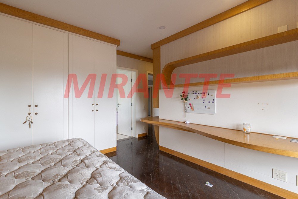 Apartamento de 286m² com 4 quartos em Água Fria