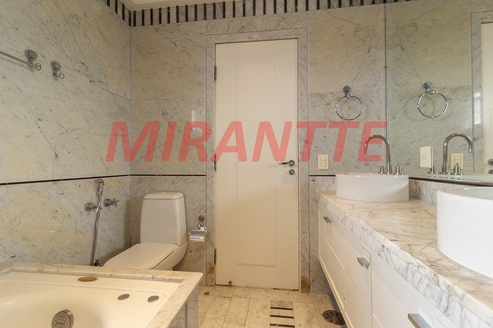 Apartamento de 286m² com 4 quartos em Água Fria