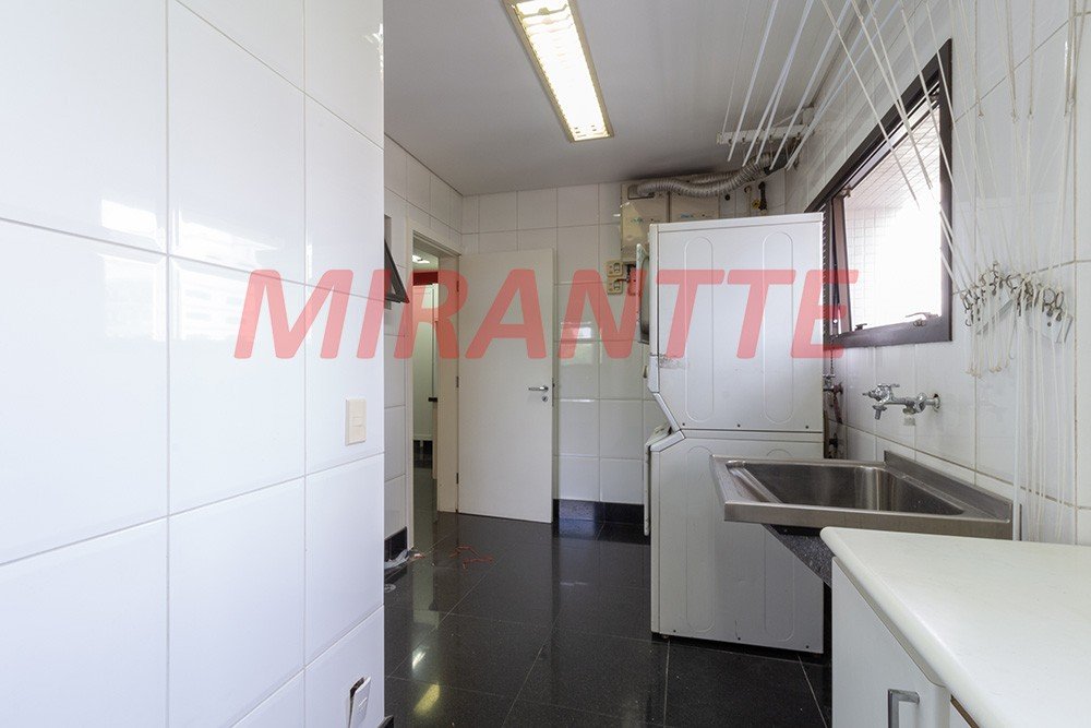 Apartamento de 286m² com 4 quartos em Água Fria