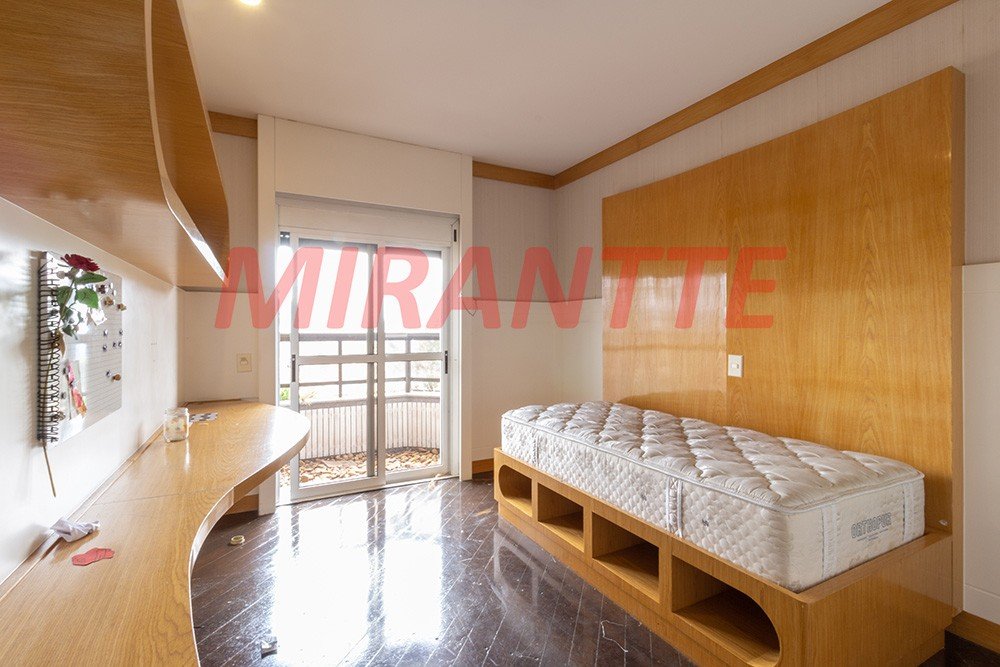 Apartamento de 286m² com 4 quartos em Água Fria