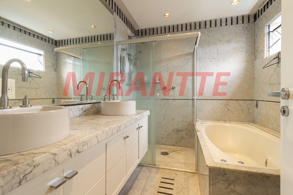 Apartamento de 286m² com 4 quartos em Água Fria