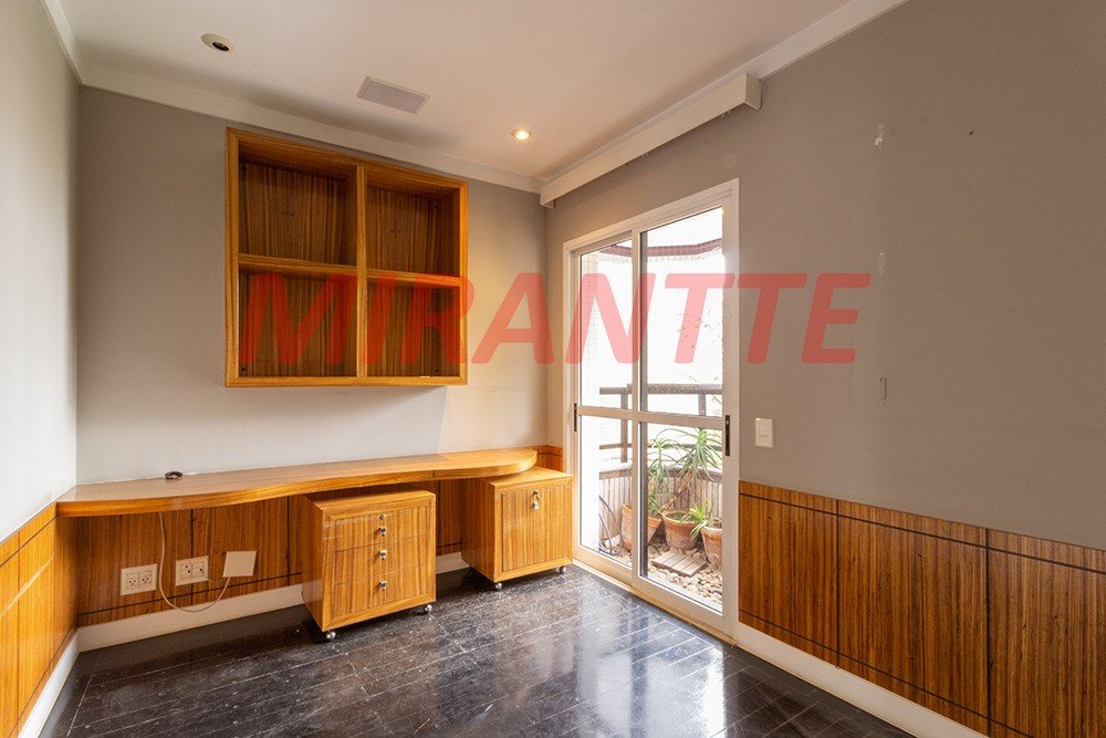 Apartamento de 286m² com 4 quartos em Água Fria