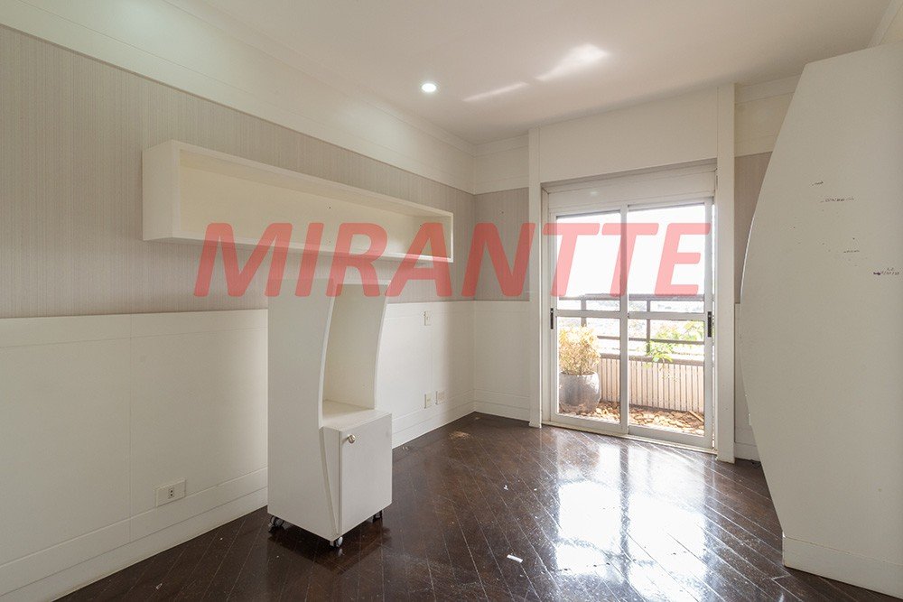 Apartamento de 286m² com 4 quartos em Água Fria