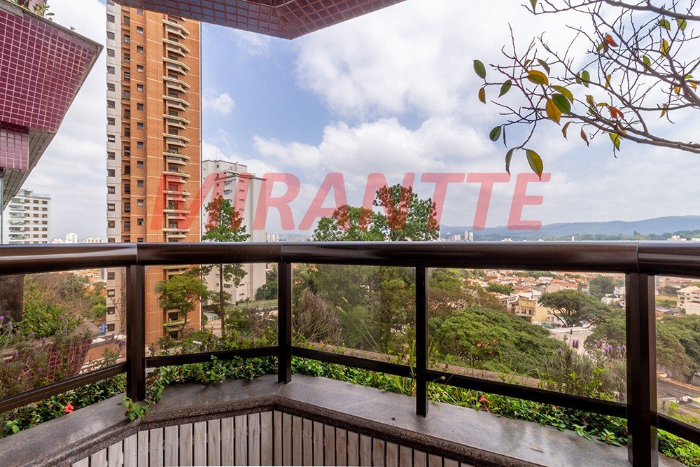 Apartamento de 286m² com 4 quartos em Água Fria