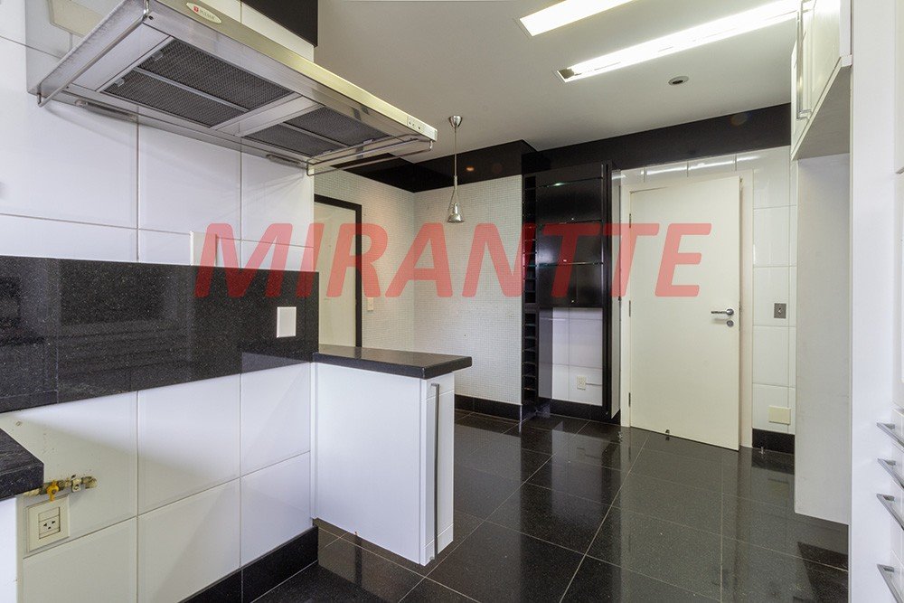 Apartamento de 286m² com 4 quartos em Água Fria