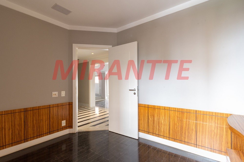 Apartamento de 286m² com 4 quartos em Água Fria