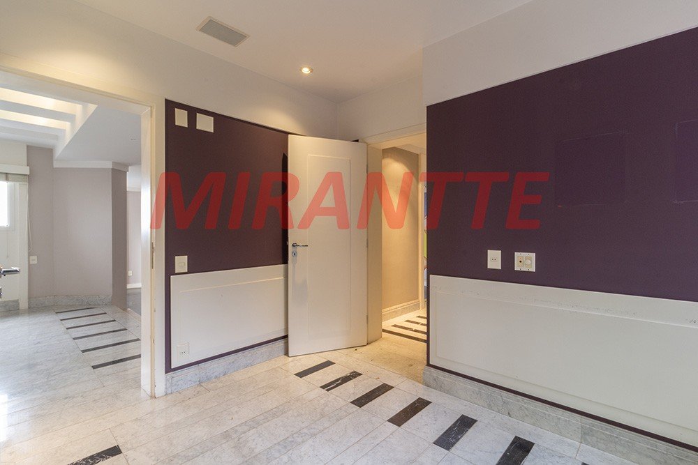 Apartamento de 286m² com 4 quartos em Água Fria