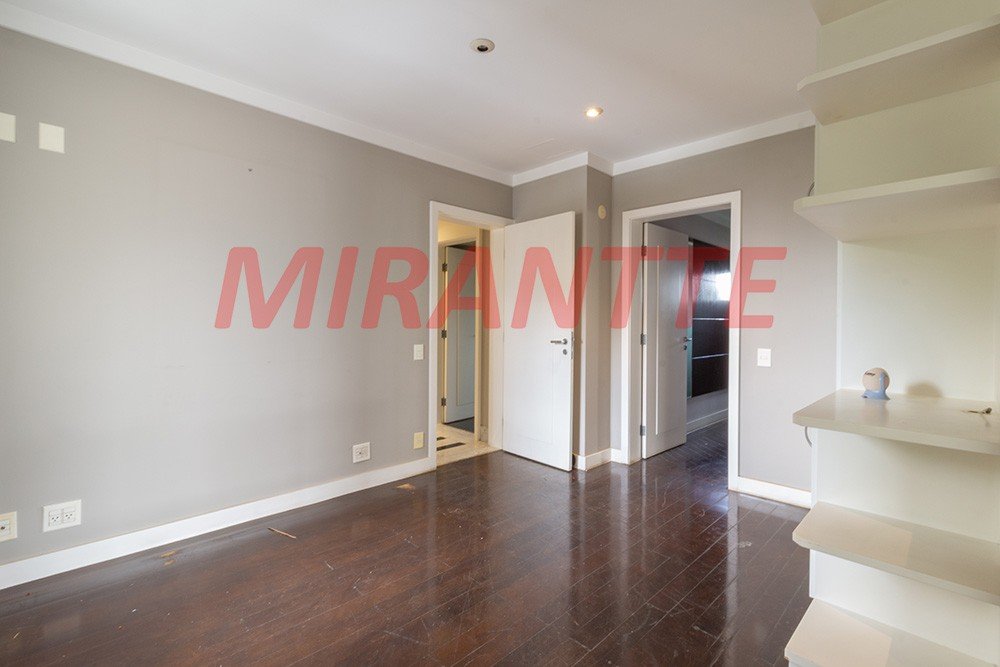 Apartamento de 286m² com 4 quartos em Água Fria