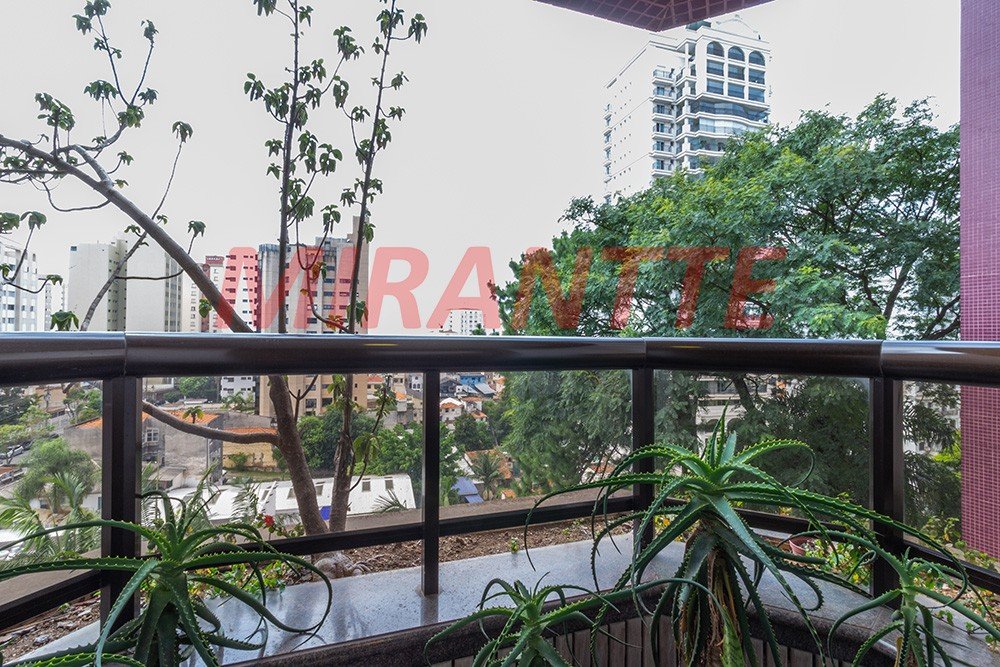 Apartamento de 286m² com 4 quartos em Água Fria