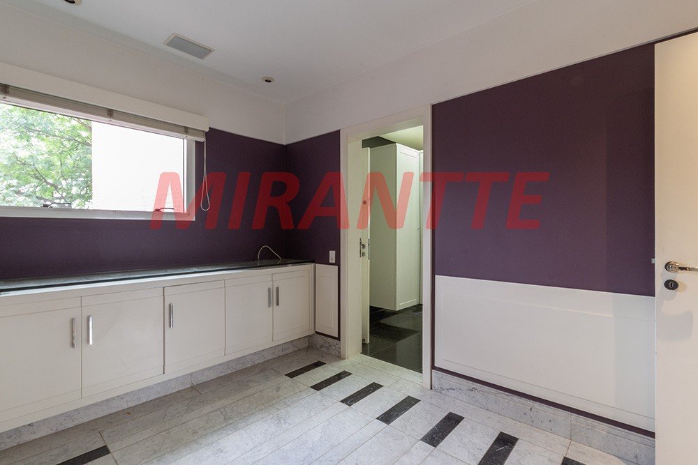 Apartamento de 286m² com 4 quartos em Água Fria