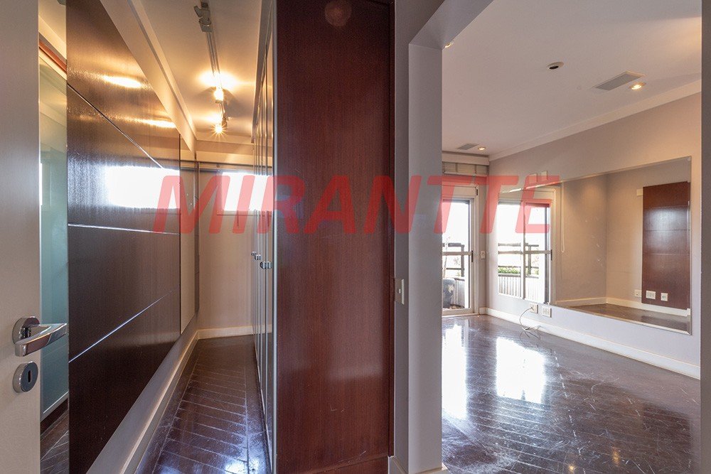 Apartamento de 286m² com 4 quartos em Água Fria