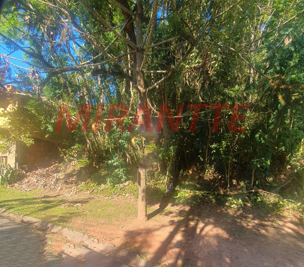 Terreno de 1477m² em Serra da Cantareira
