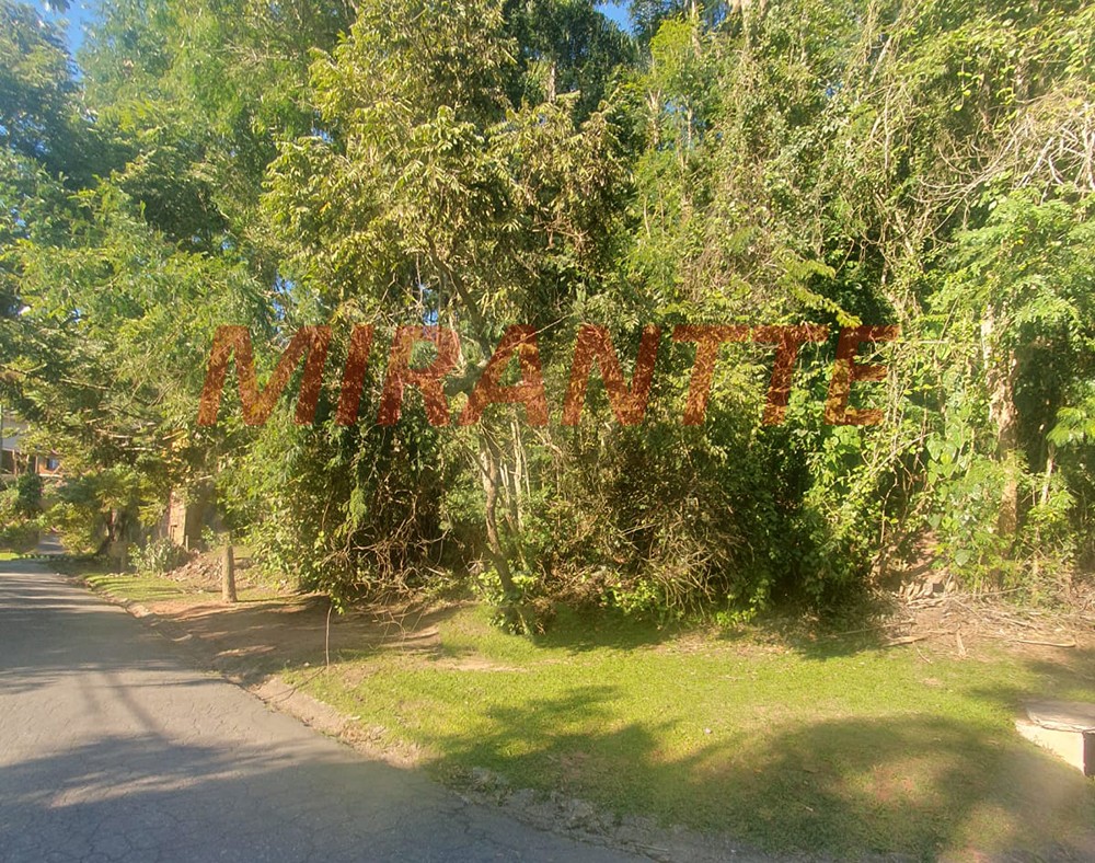 Terreno de 1477m² em Serra da Cantareira