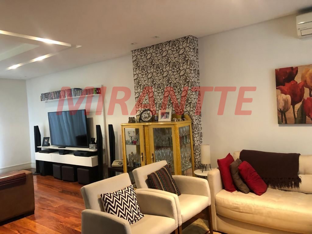 Sobrado de 235m² com 4 quartos em Tremembe