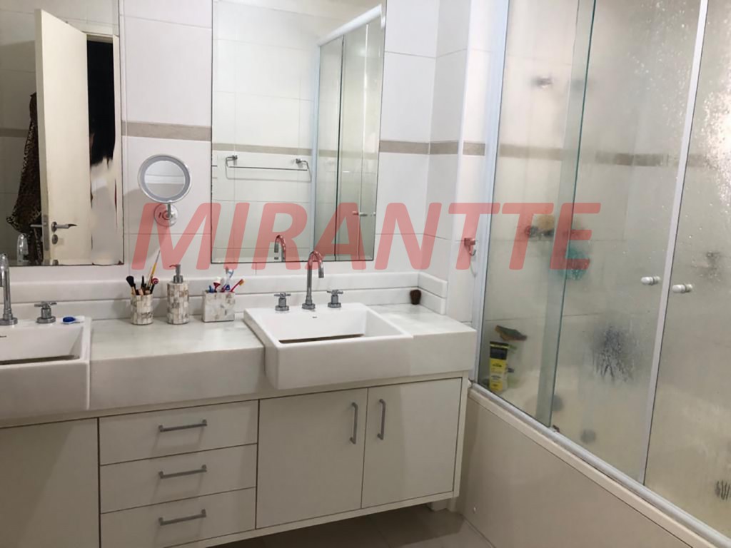Sobrado de 235m² com 4 quartos em Tremembe