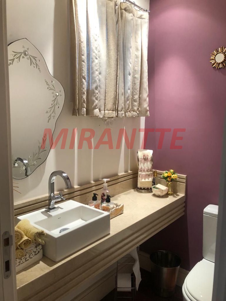 Sobrado de 235m² com 4 quartos em Tremembe