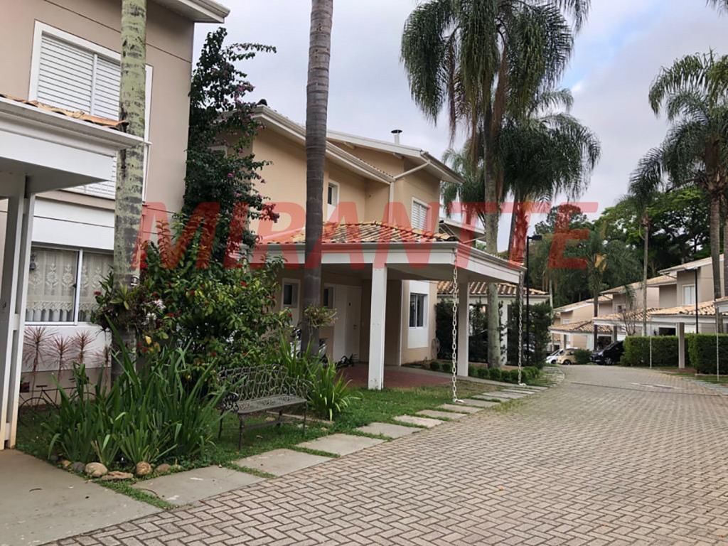 Sobrado de 235m² com 4 quartos em Tremembe