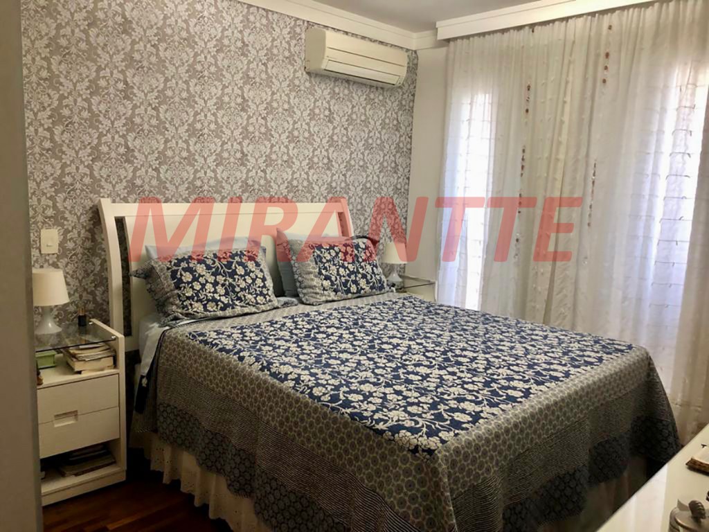 Sobrado de 235m² com 4 quartos em Tremembe