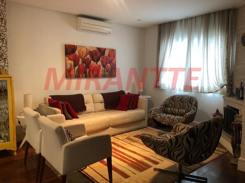 Sobrado de 235m² com 4 quartos em Tremembe