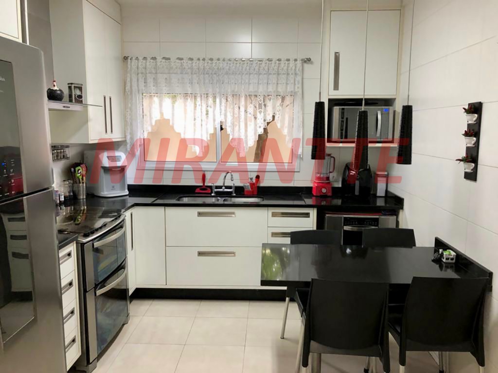 Sobrado de 235m² com 4 quartos em Tremembe
