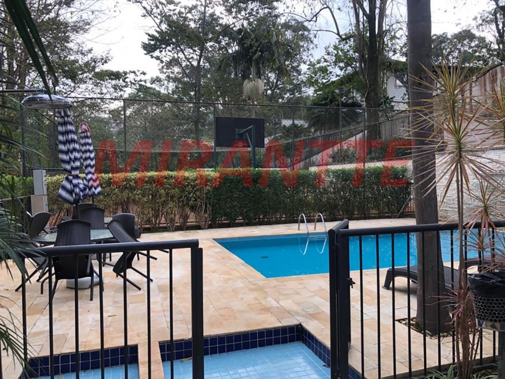 Sobrado de 235m² com 4 quartos em Tremembe