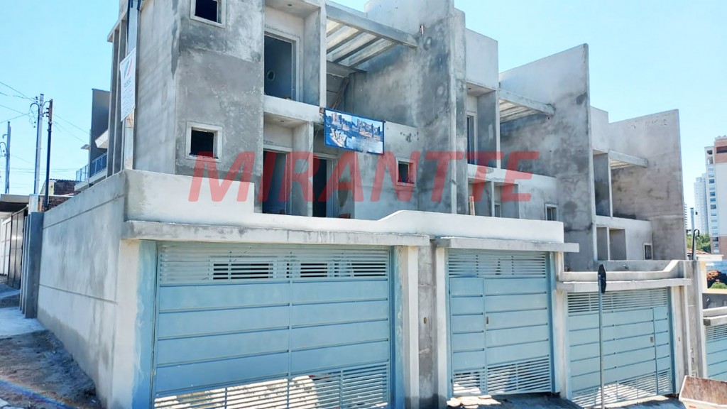 Sobrado de 220m² com 3 quartos em Santa Terezinha