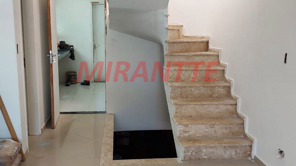 Sobrado de 220m² com 3 quartos em Santa Terezinha
