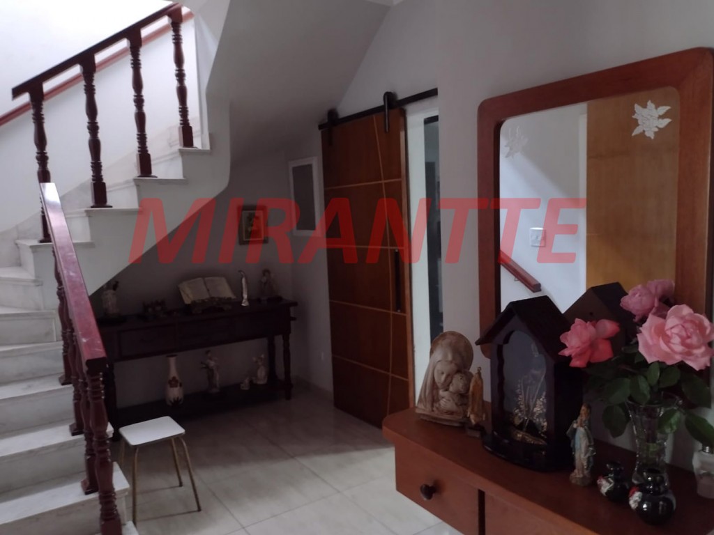 Sobrado de 300m² com 4 quartos em Tremembe
