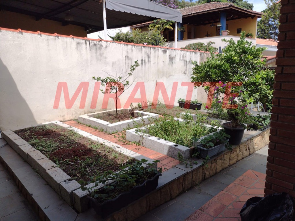 Sobrado de 300m² com 4 quartos em Tremembe