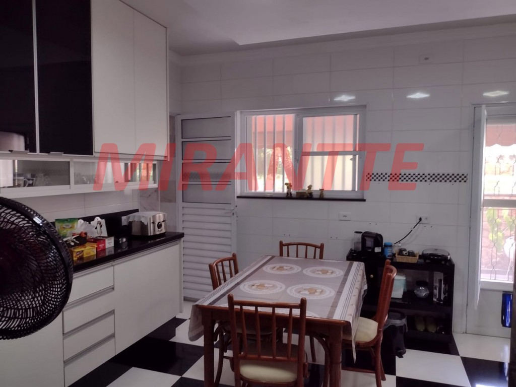 Sobrado de 300m² com 4 quartos em Tremembe
