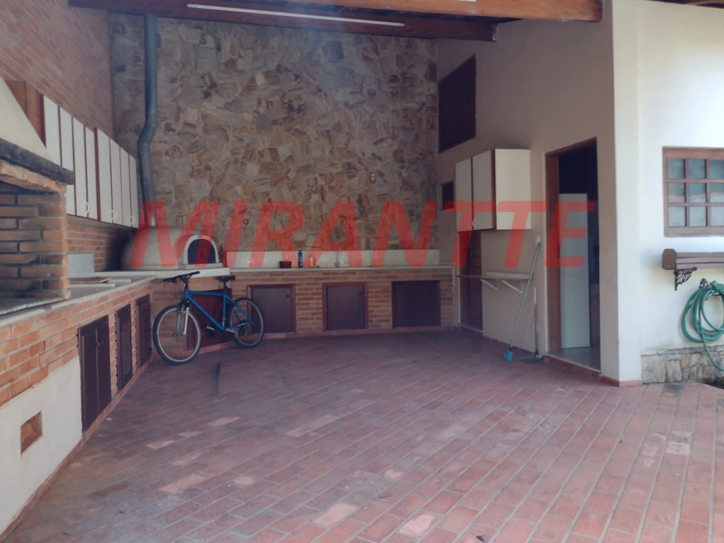 Sobrado de 300m² com 4 quartos em Tremembe