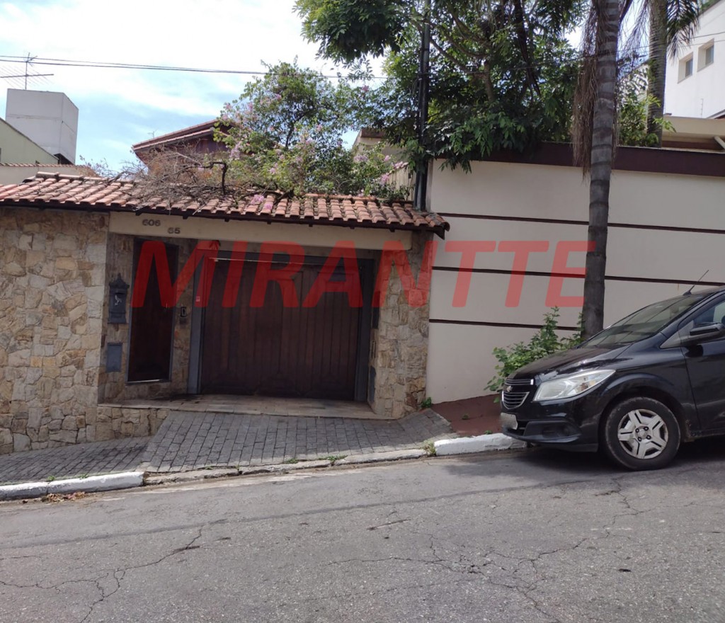 Sobrado de 300m² com 4 quartos em Tremembe