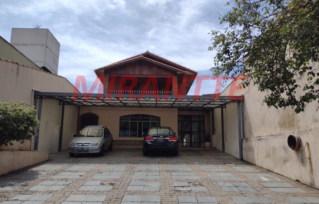 Sobrado de 300m² com 4 quartos em Tremembe