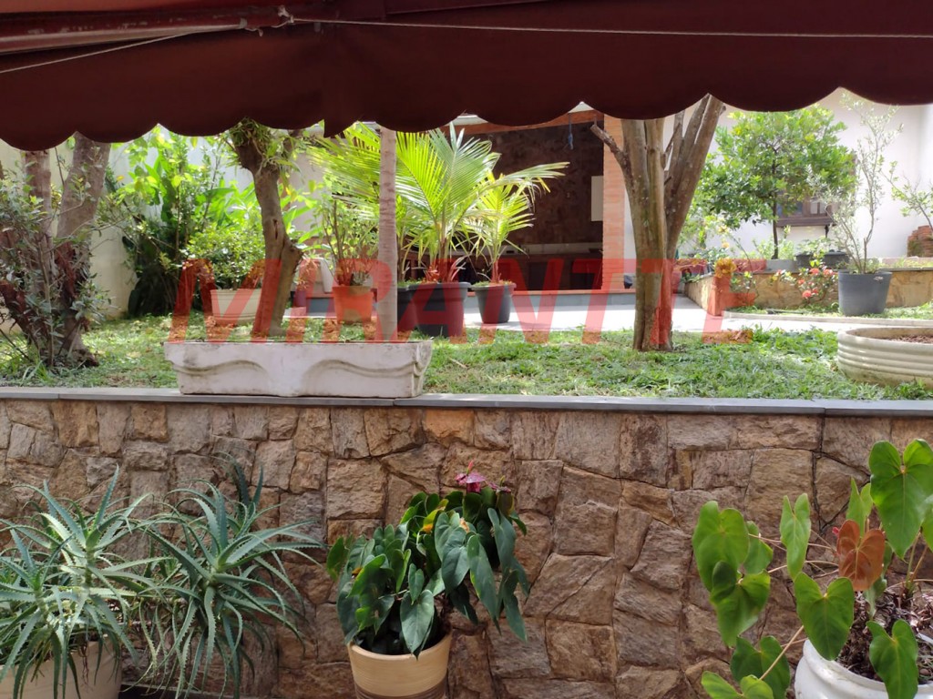 Sobrado de 300m² com 4 quartos em Tremembe