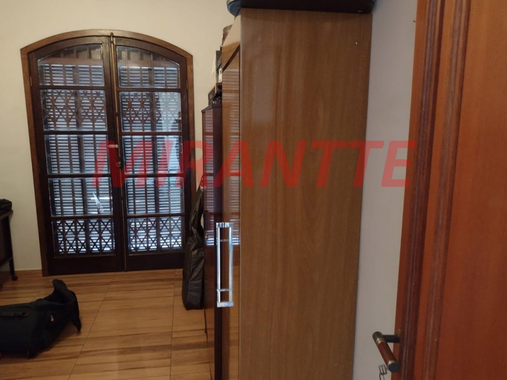 Sobrado de 300m² com 4 quartos em Tremembe
