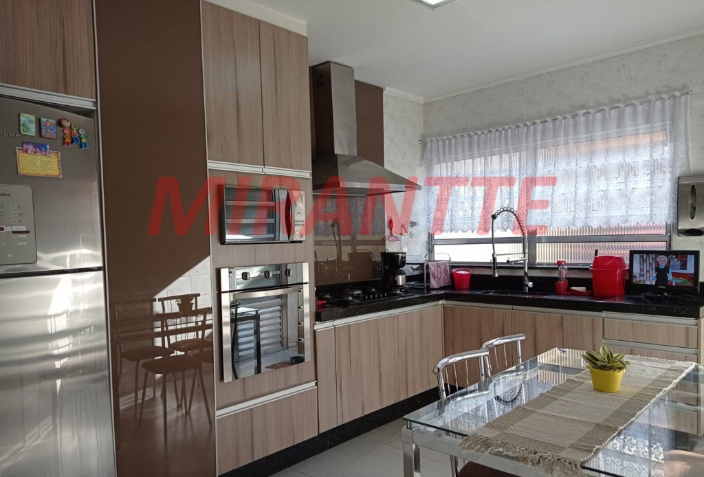 Sobrado de 106m² com 2 quartos em Horto Florestal