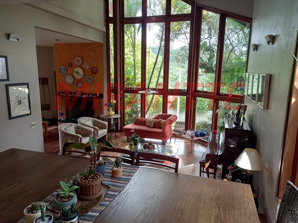 Sobrado de 324m² com 4 quartos em PARQUE PETROPOLIS