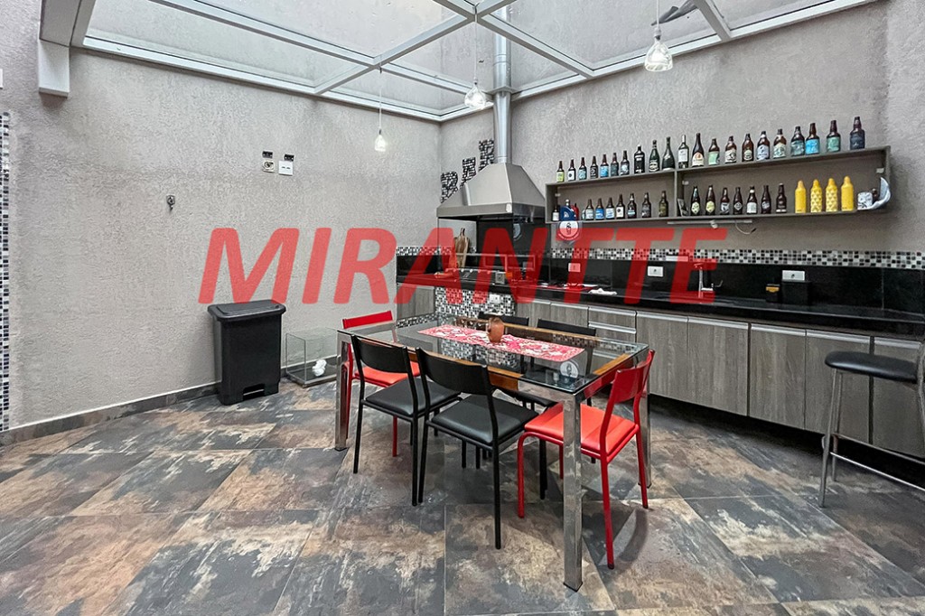 Sobrado de 287m² com 4 quartos em Jardim França