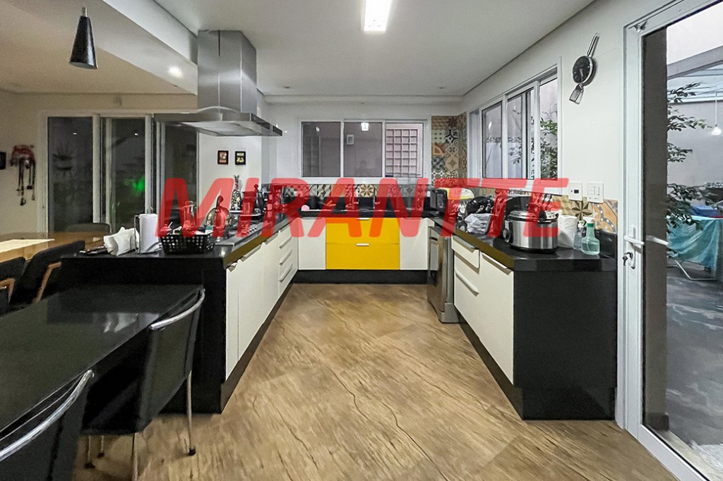 Sobrado de 287m² com 4 quartos em Jardim França