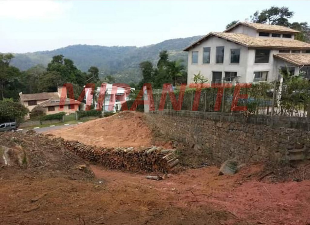 Terreno de 2690m² em Serra Da Cantareira