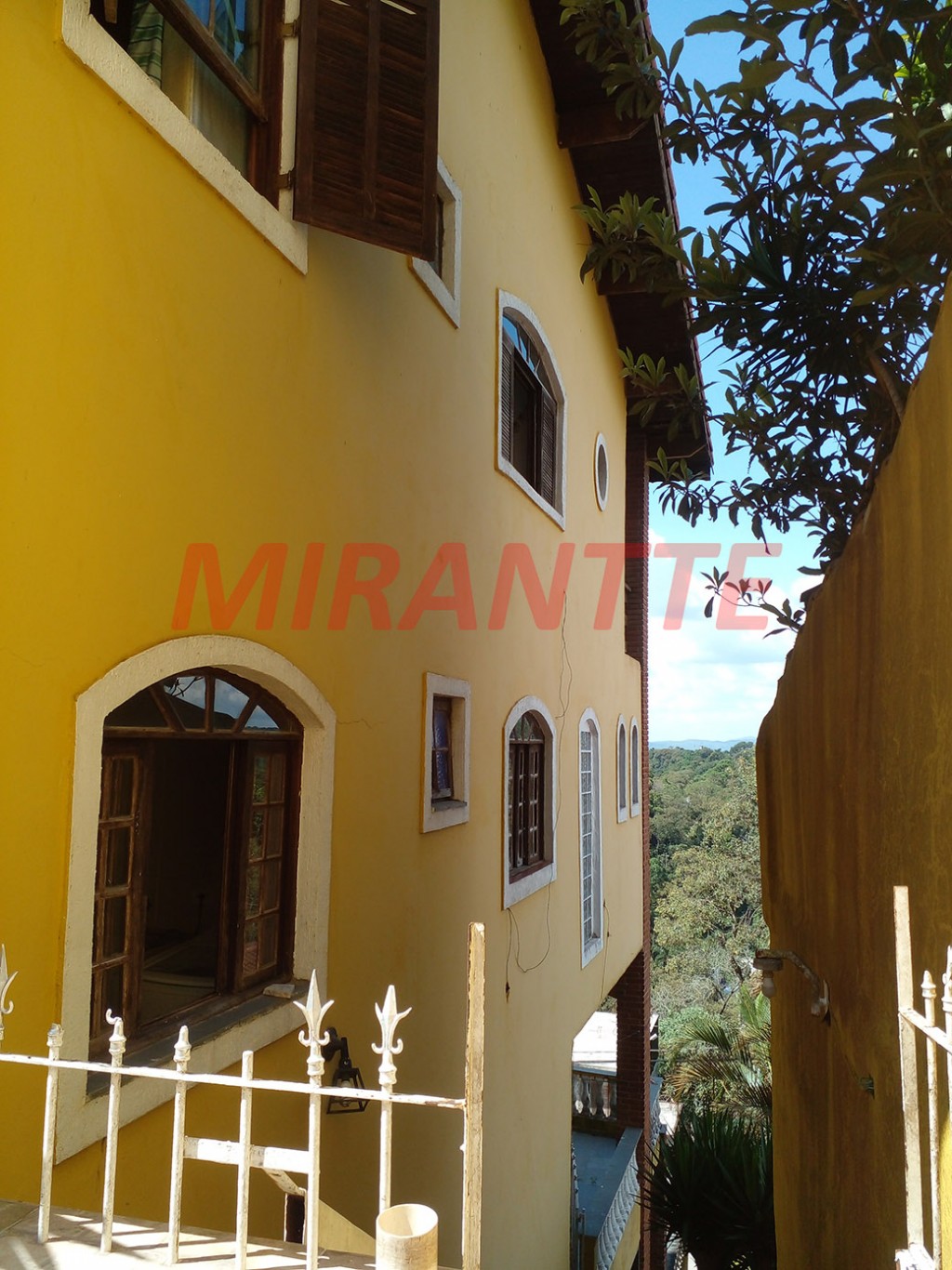 Sobrado de 382m² com 5 quartos em Serra Da Cantareira