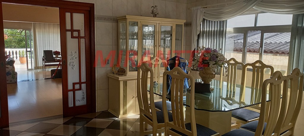 Sobrado de 350m² com 4 quartos em Jardim Felicidade