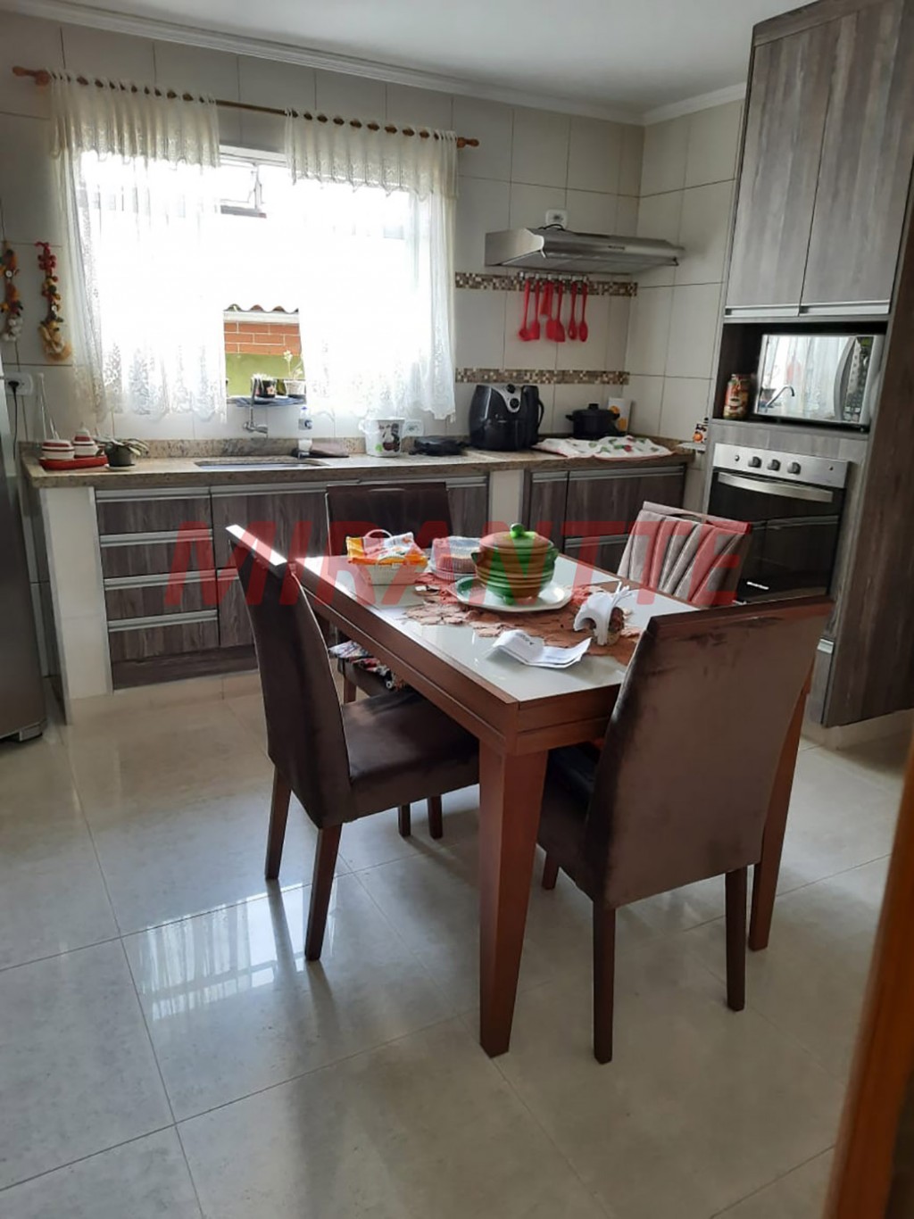 Sobrado de 220m² com 2 quartos em Jardim Tremembé