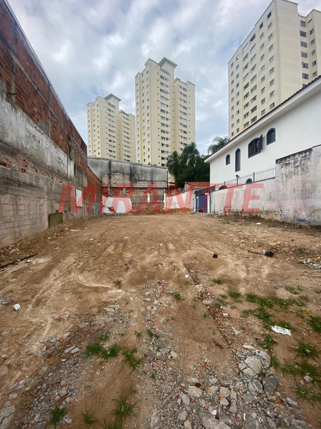 Terreno de 360m² em Vila Aurora